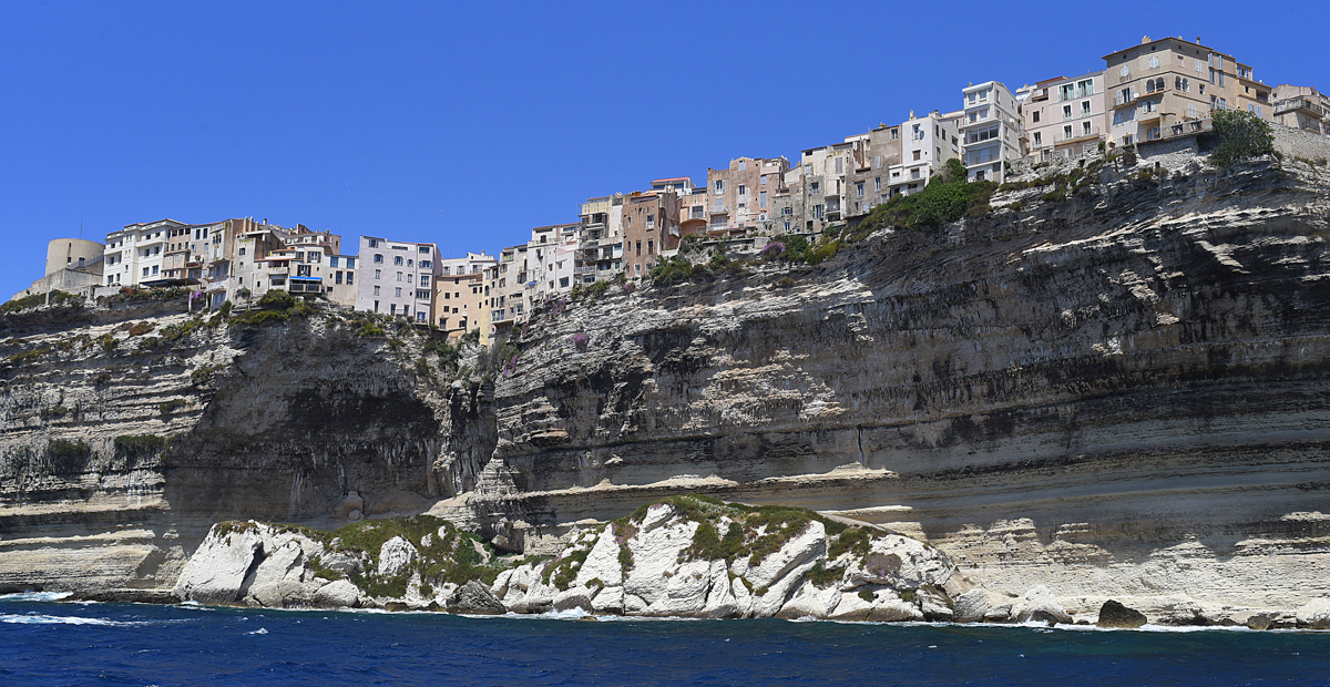 31-2307 Bonifacio.jpg